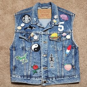 Vintage Men's Levi's Button Denim Blue Jean Vest 90's Era Patches Pins M Medium